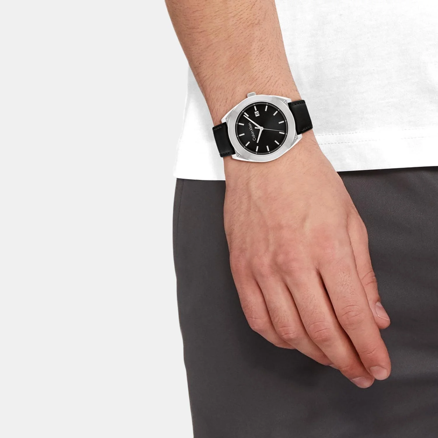 Casual Essentials Men Quartz Black Dial Analog Leather Watch 25200201 - Image 4