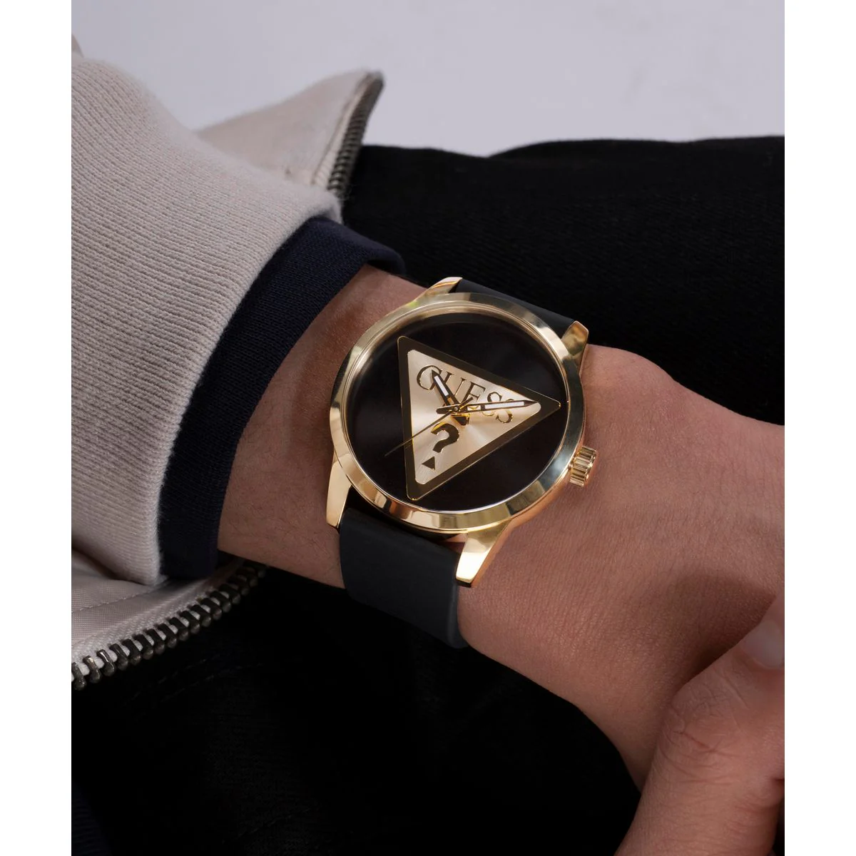Badge Men Quartz Black Dial Analog Silicone Watch GW0781G4 - Image 8