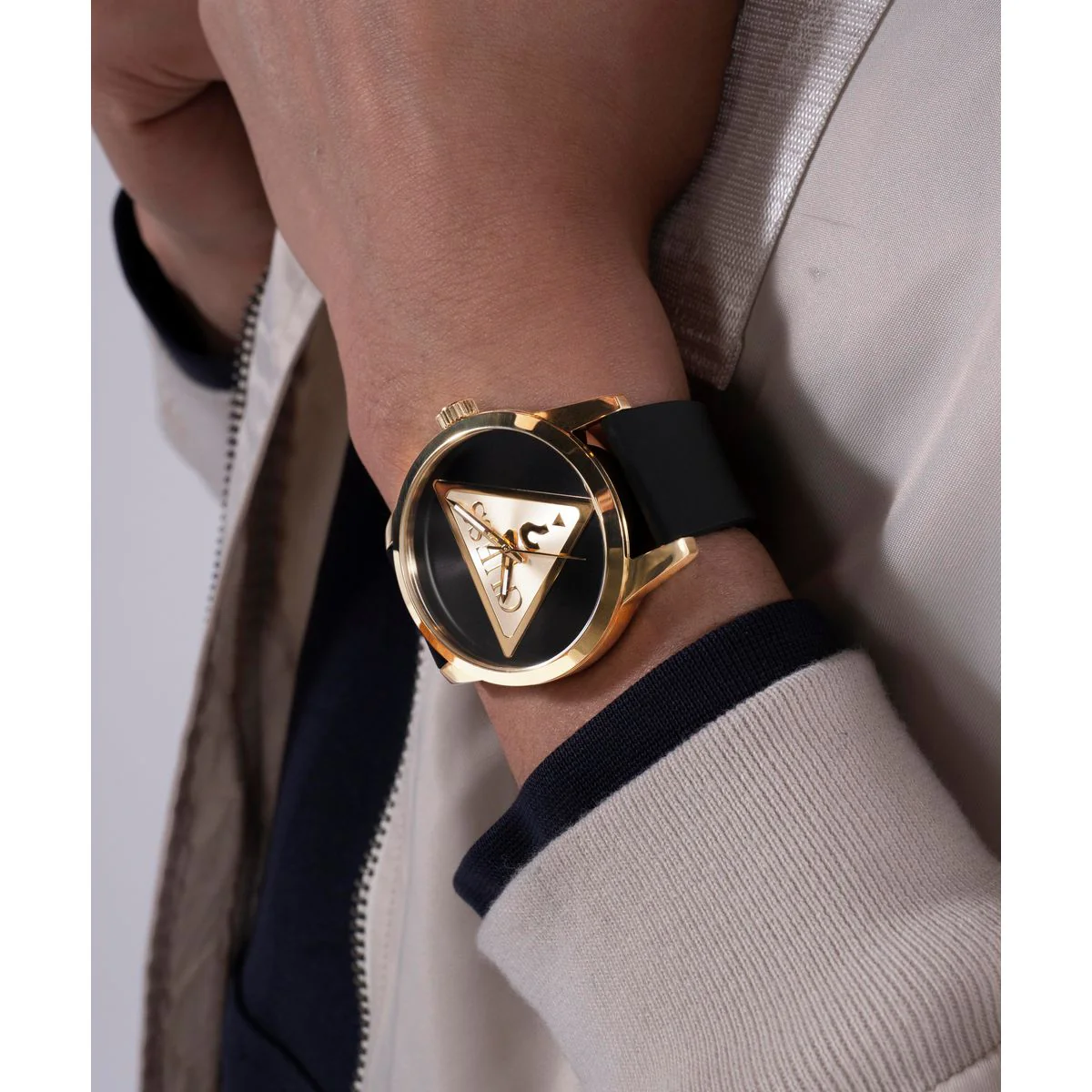 Badge Men Quartz Black Dial Analog Silicone Watch GW0781G4 - Image 9