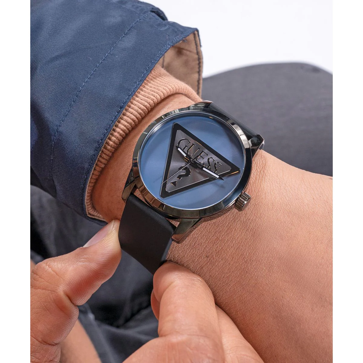 Badge Men Quartz Blue Dial Analog Leather Watch GW0781G5 - Image 8