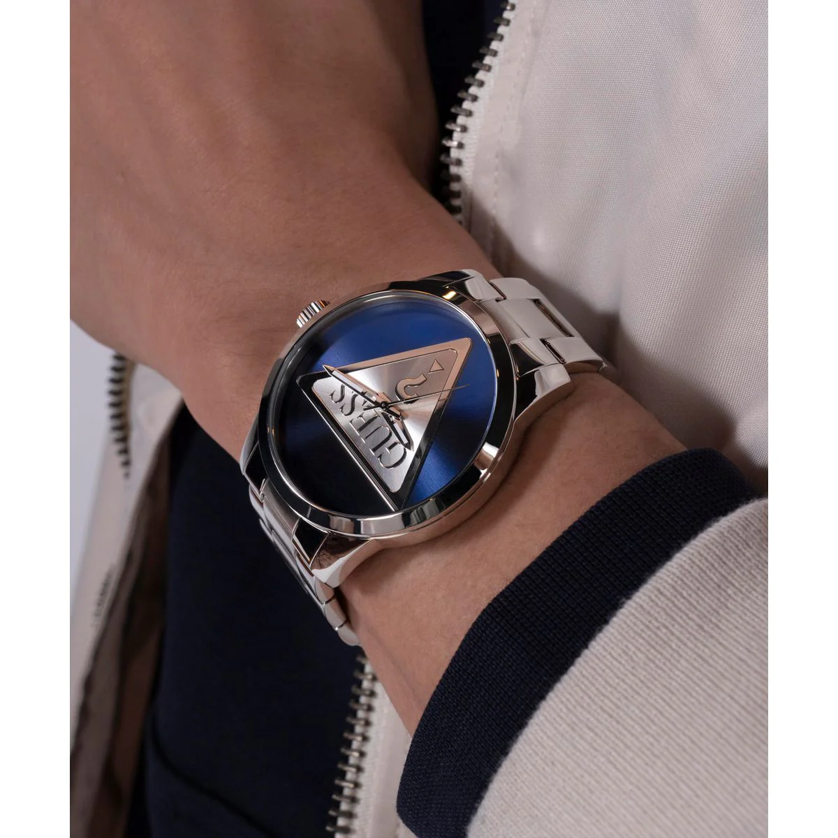 Badge Men Quartz Blue Dial Analog Stainless Steel Watch GW0782G3 - Image 8