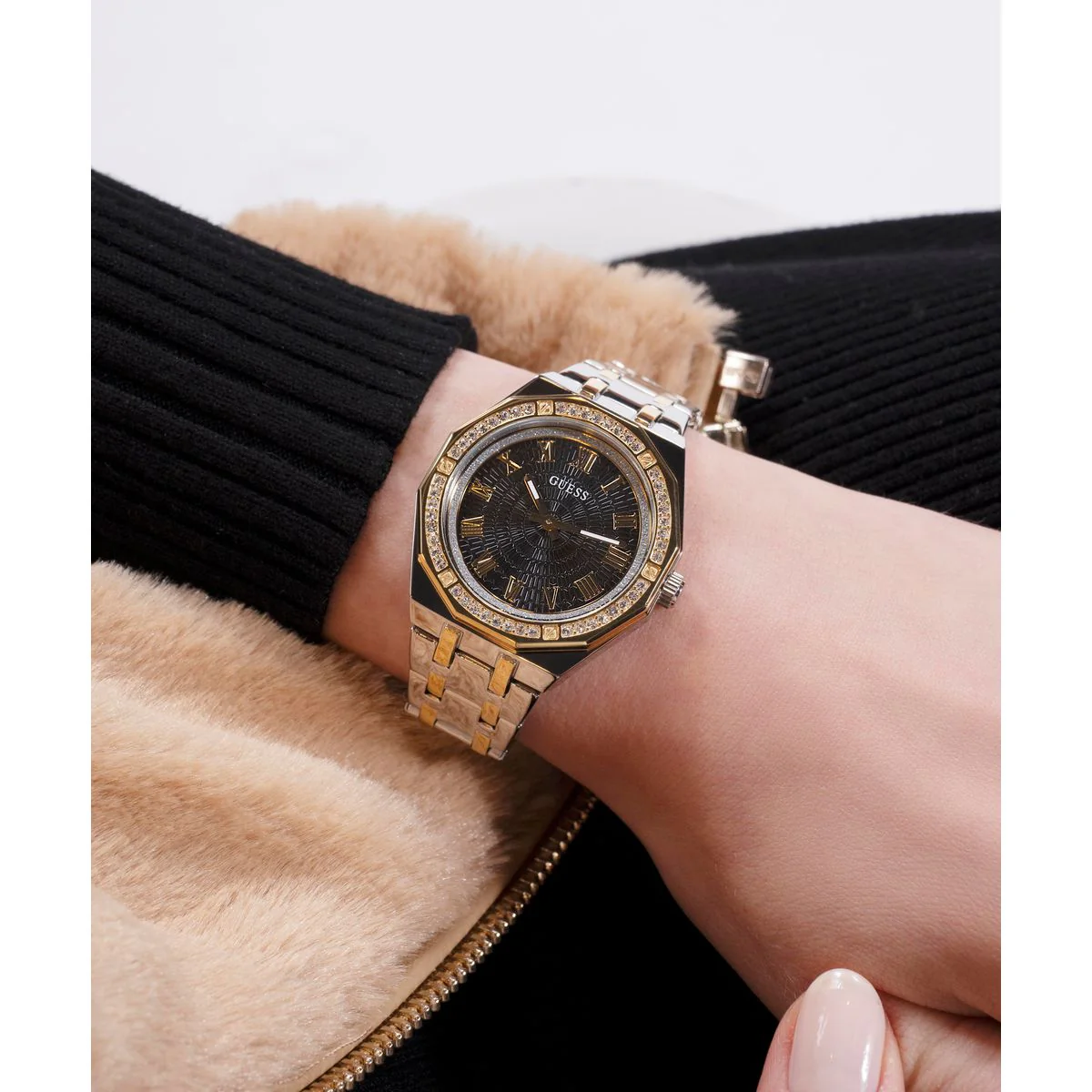 Desire Women Quartz Black Dial Analog Stainless Steel Watch GW0770L4 - Image 8