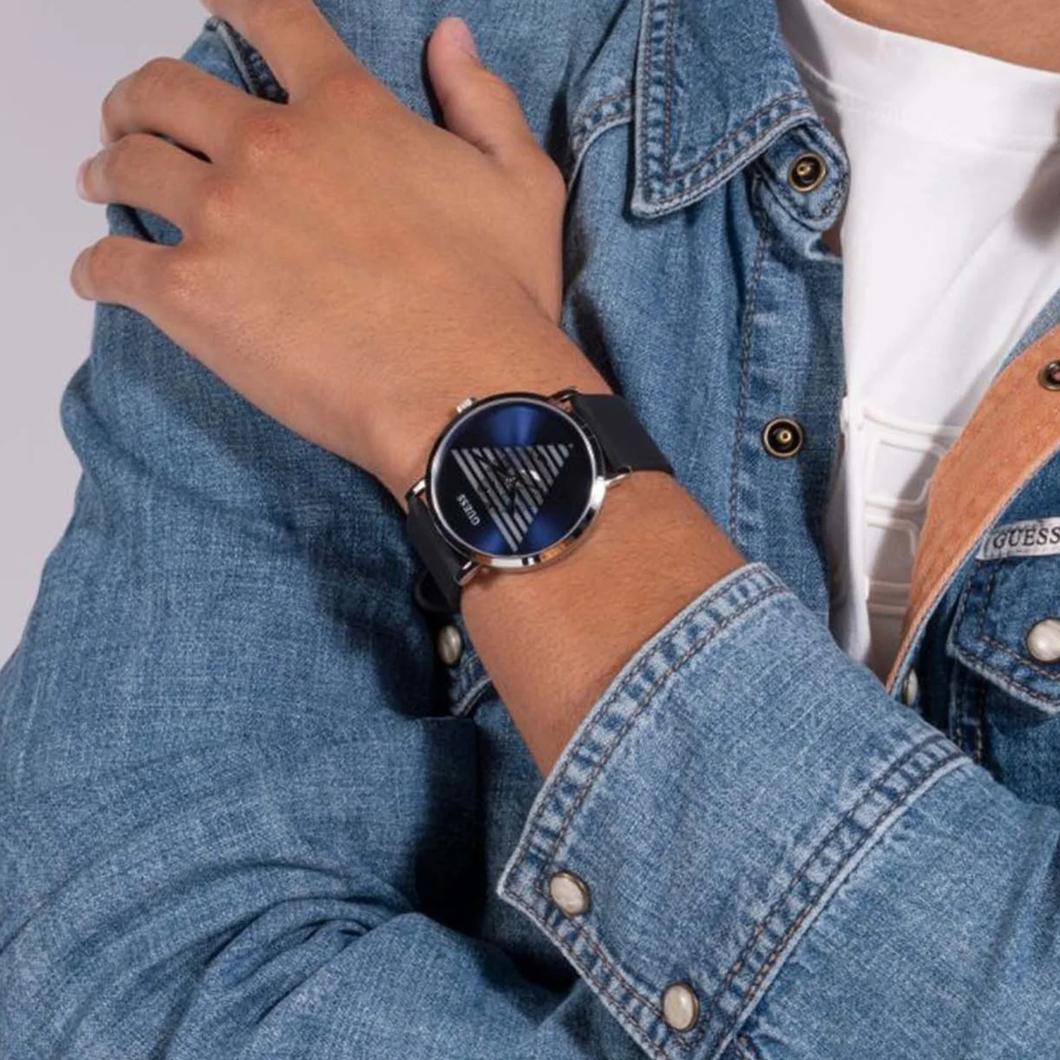 Idol Men Quartz Blue Dial Analog Silicone Watch GW0503G2 - Image 3