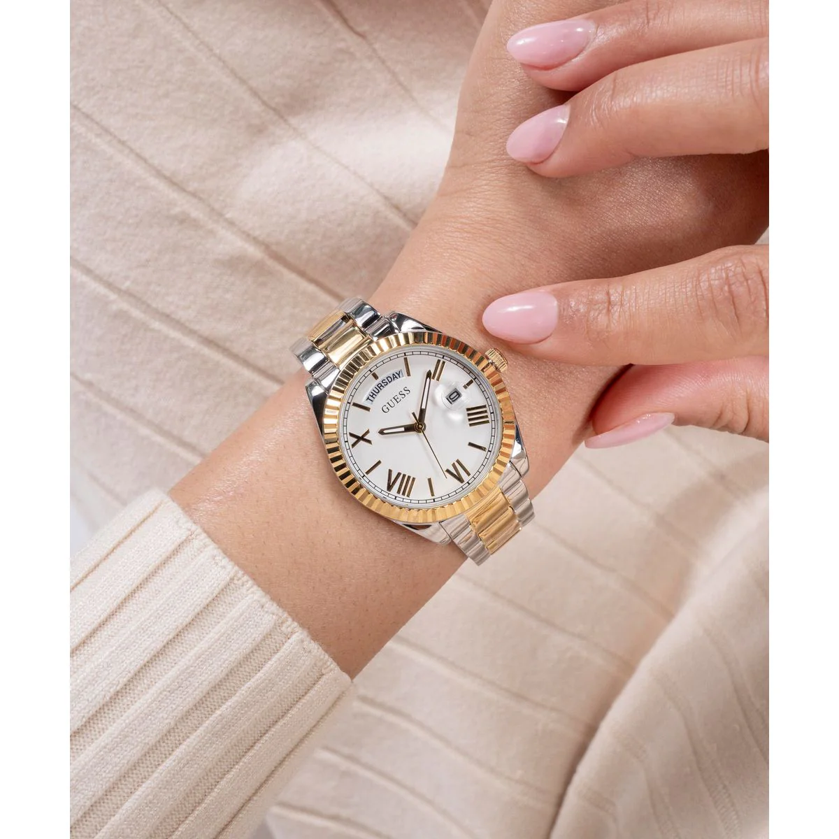 Luna Women Quartz White Dial Analog Stainless Steel Watch GW0308L6 - Image 7