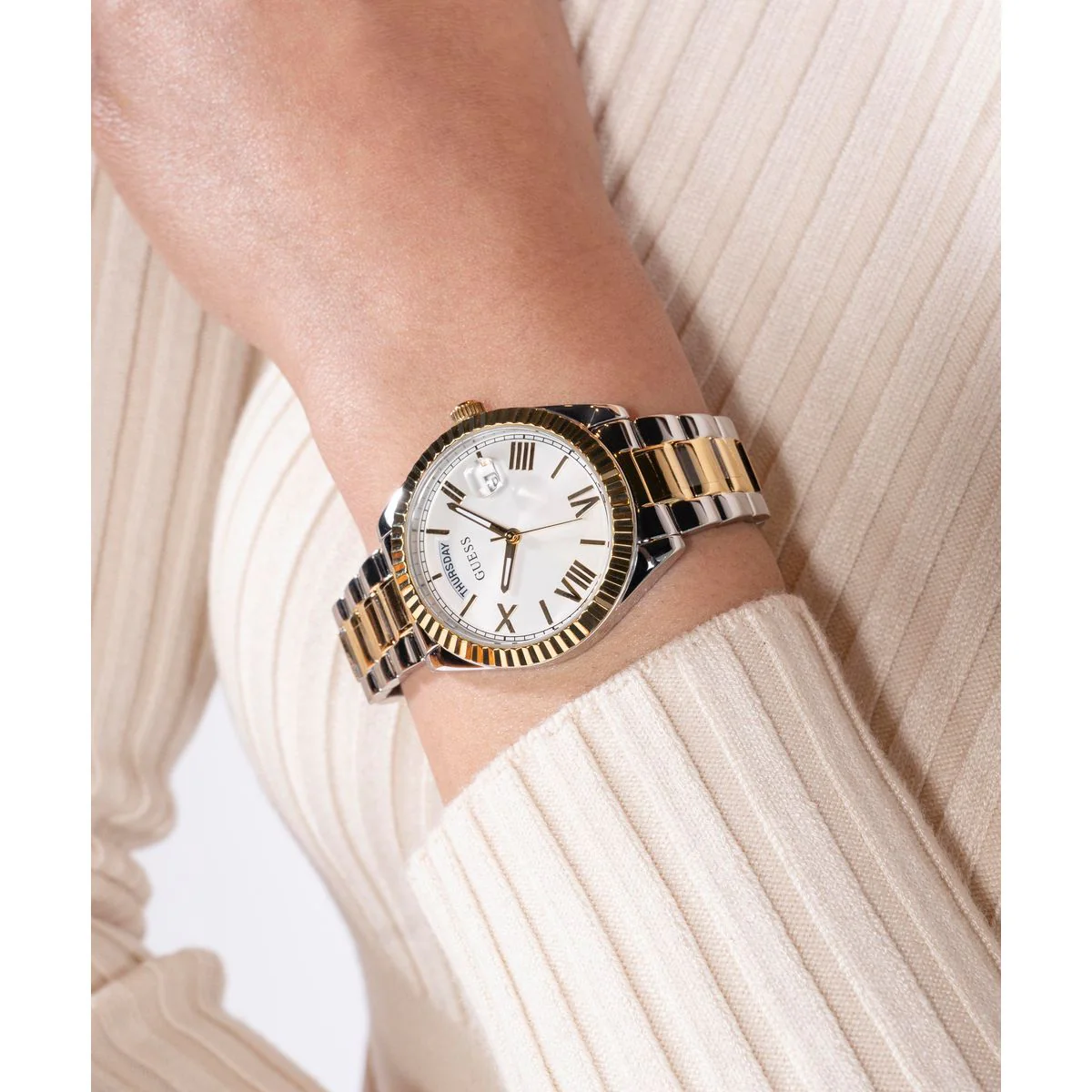Luna Women Quartz White Dial Analog Stainless Steel Watch GW0308L6 - Image 9