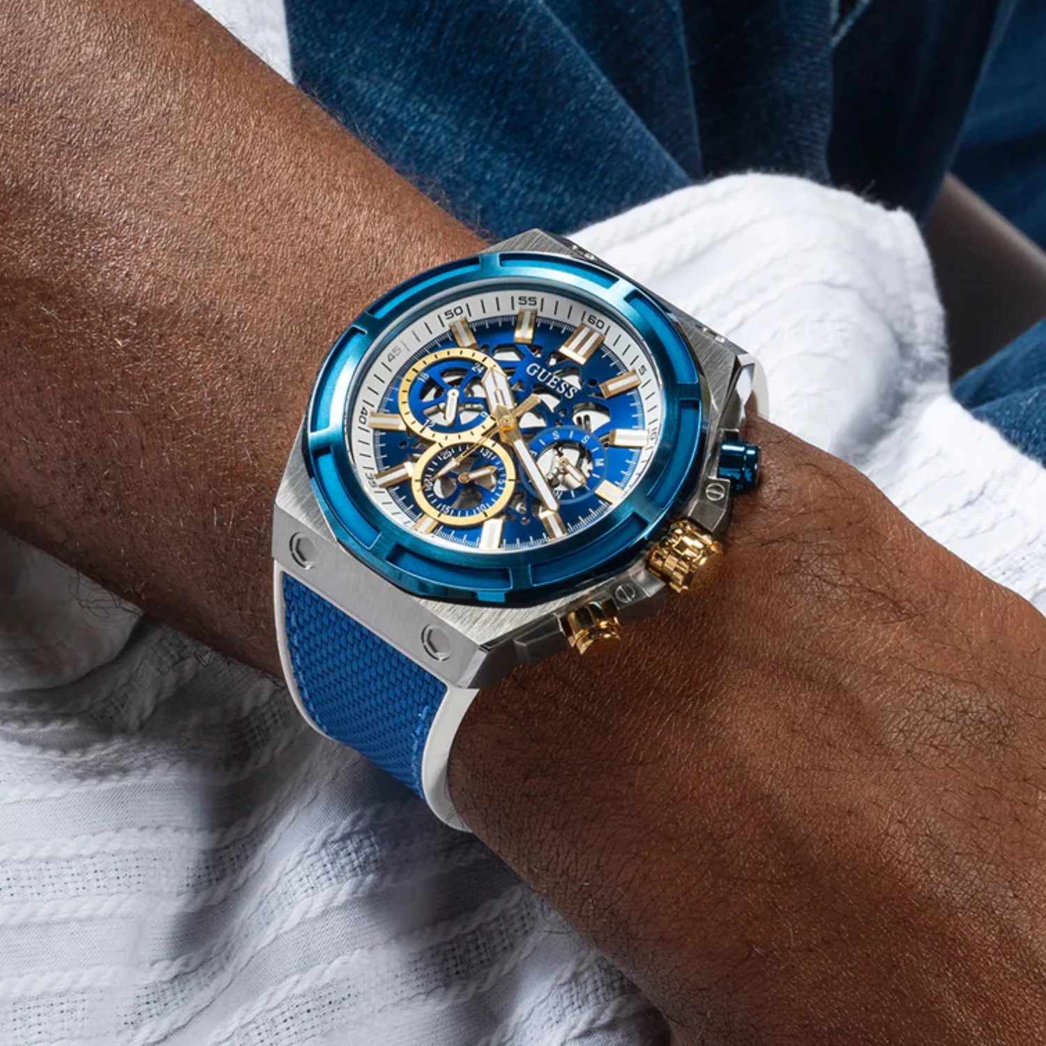 Men Quartz Blue Dial Chronograph Silicone Watch GW0713G1 - Image 6