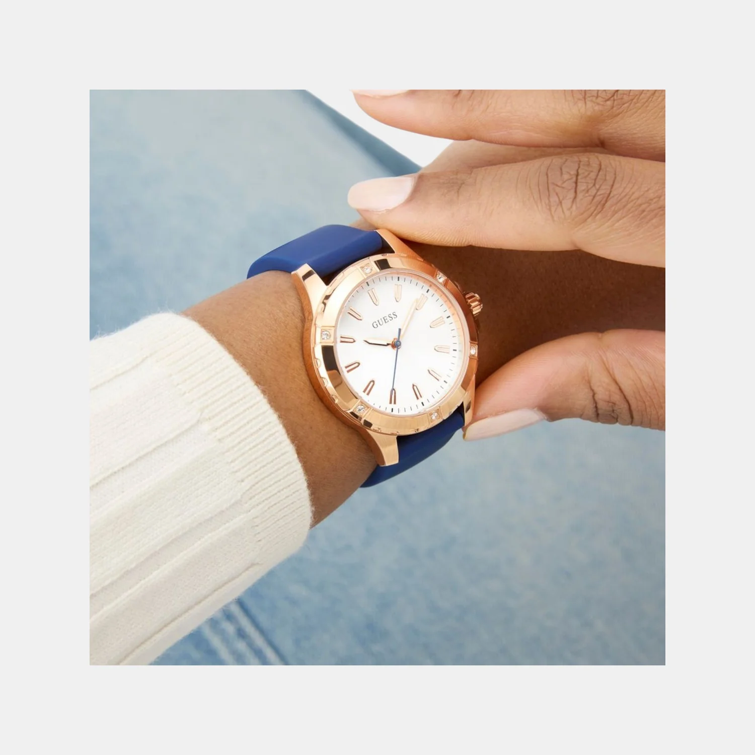Mist Women Quartz White Dial Analog Silicone Watch GW0949L3 - Image 6
