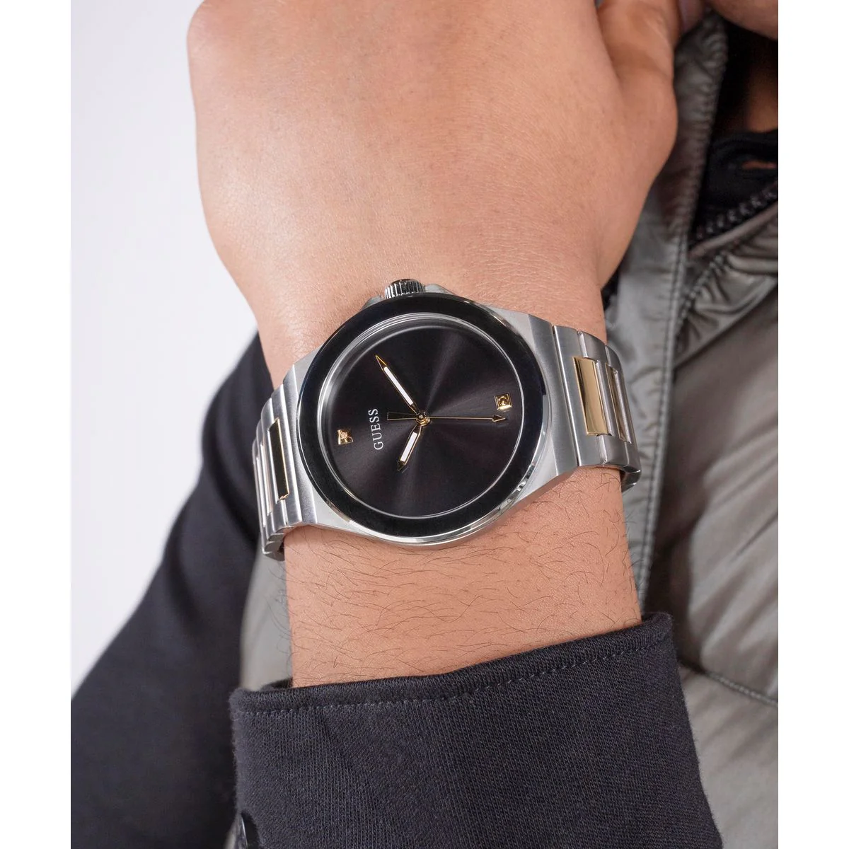 Vinyl Men Quartz Black Dial Analog Stainless Steel Watch GW0833G3 - Image 9