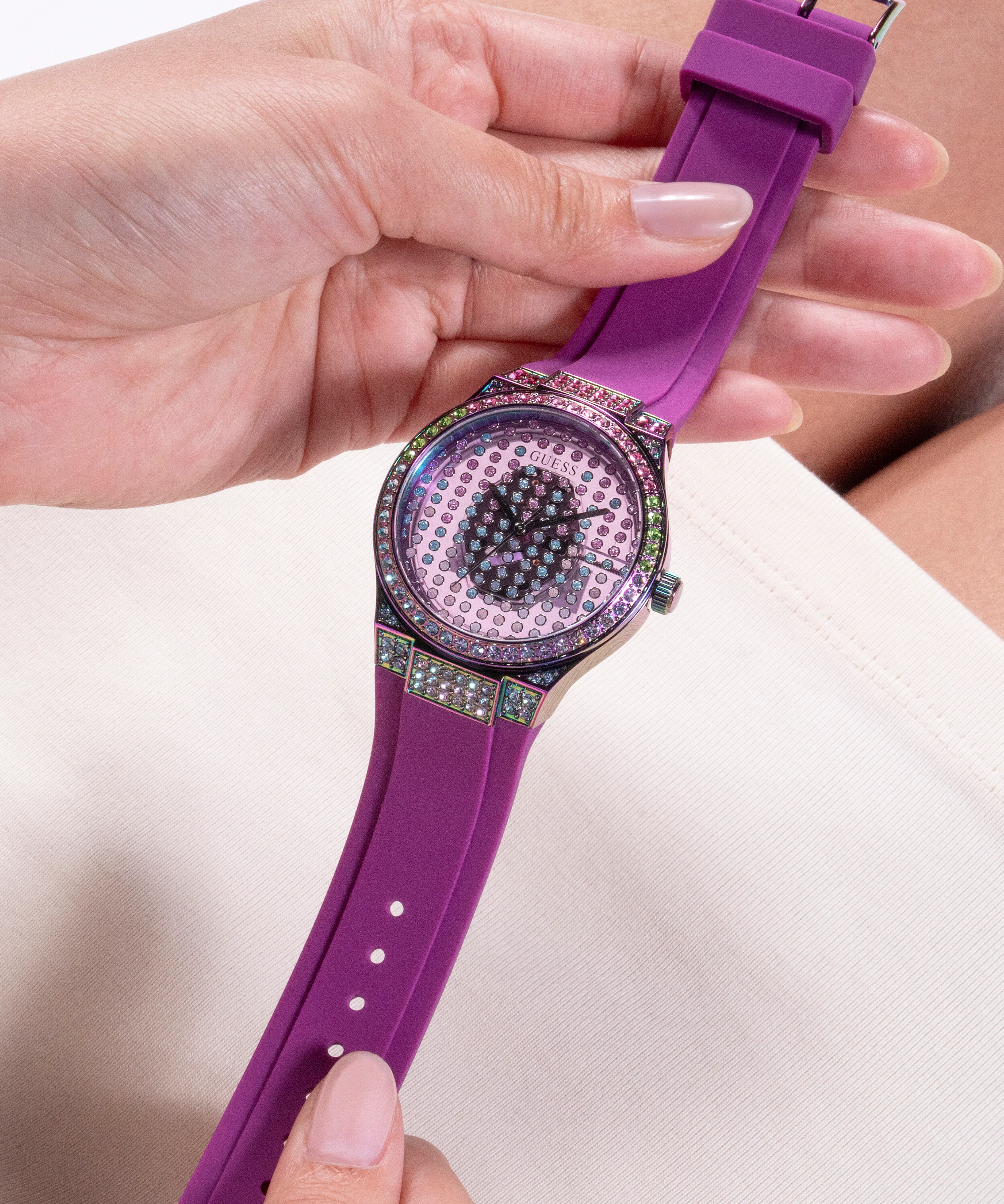 Women Quartz Clear Dial Analog Silicone Watch GW0482L2 - Image 8