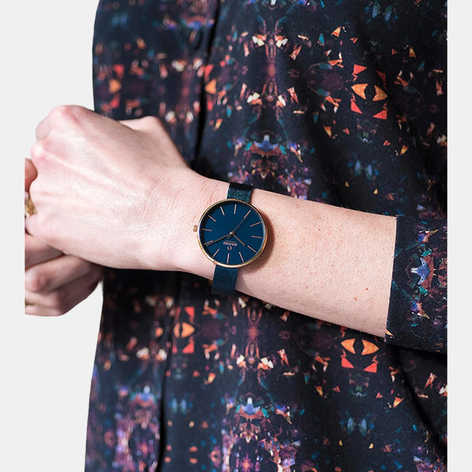 Viol Ocean Women Quartz Blue Dial Analog Mesh Watch V211LXVLML - Image 4