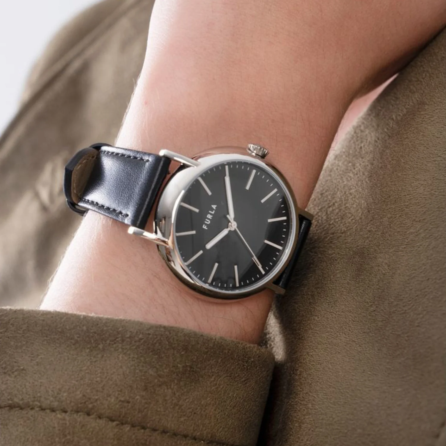 Women Quartz Black Dial Analog Leather Watch WW00023010L1 - Image 4